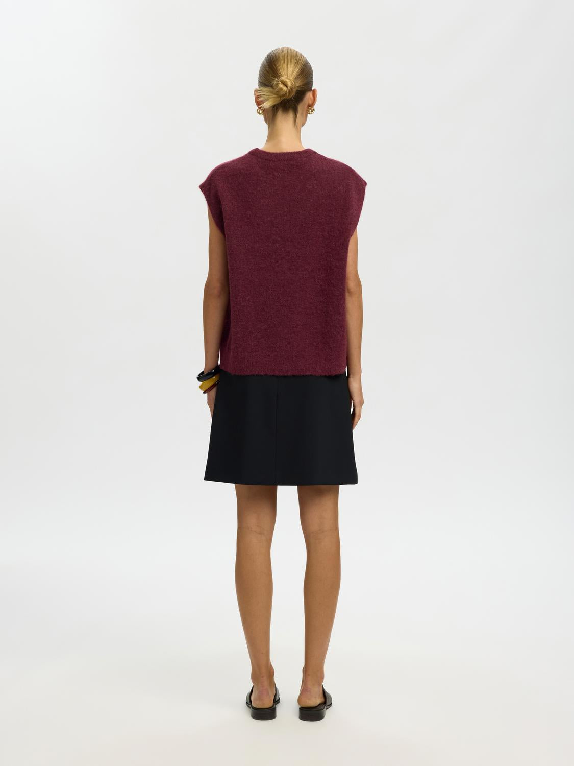 model_shot-back